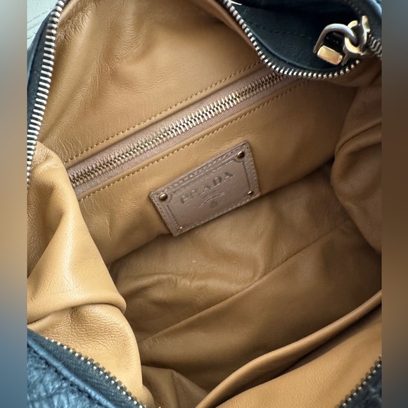 PRADA Hobo Black Leather Shoulder Bag with Gold Hardware Vintage / pre-loved - Picture 7 of 12